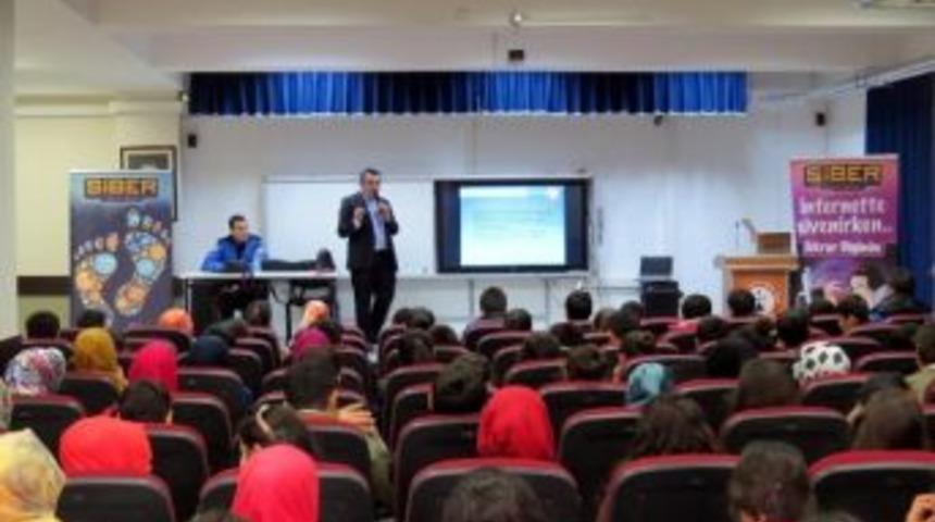 Sosyal Medya Ve G&uuml;venli İnternet Konferansı