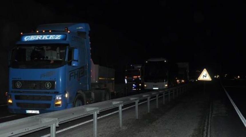 Bursa-Ankara Yolu Heyelan Nedeniyle 2 Saat Ulaşıma Kapandı