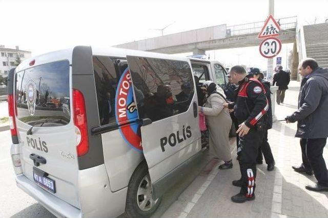 Gebze Zabıtası Dilencilere İzin Vermiyor!