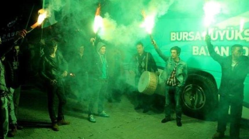 Bursa B&uuml;y&uuml;kşehirli Sultanlara Meşaleli Karşılama