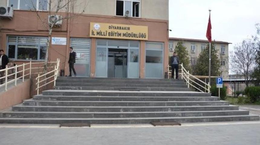 Diyarbakır'da 150 Kişi &Ouml;ğrenci I&ccedil;in 'sakıncalı' &Ccedil;ıktı Işten Atıldı