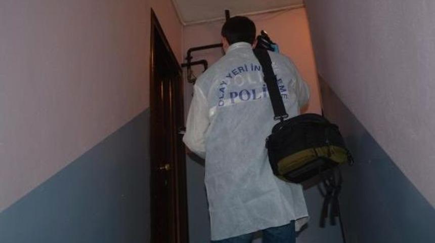 &Ccedil;orlu'da Kadın &Ouml;ğretmen Yalnız Yaşadığı Evinde &Ouml;l&uuml; Bulundu