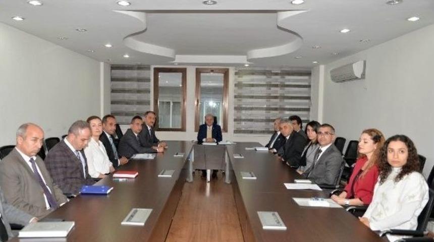 Vali &Ccedil;akacak, Sağlık Kurumlarından Brifing Aldı