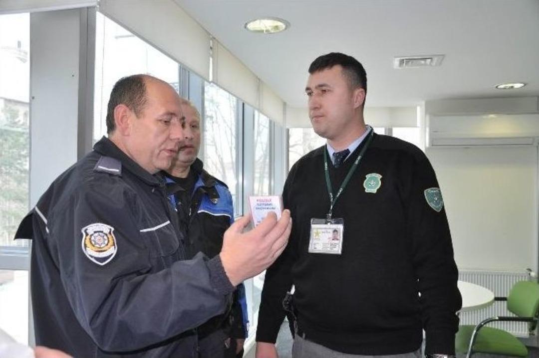 Vatandaşlar Başlarını Sallayarak Dolandırılmaktan Kurtulacak