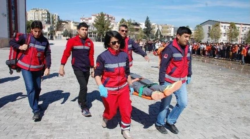 İlk&ouml;ğretim Okulunda Deprem Tatbikatı