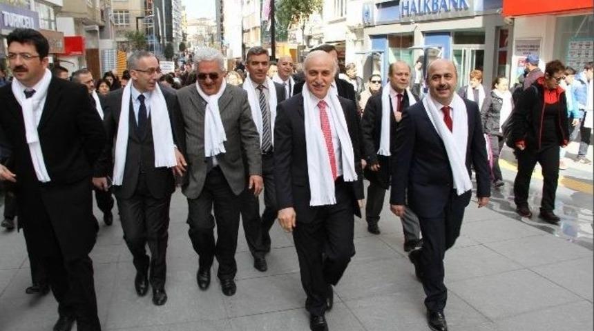 Sağlık &Ccedil;alışanı Kadınlara Y&ouml;nelik Şiddetin &Ouml;nlenmesi İ&ccedil;in Y&uuml;r&uuml;d&uuml;ler