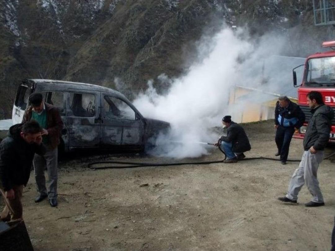 K&uuml;rt&uuml;n&rsquo;de Ara&ccedil; Kendiliğinden Yandı