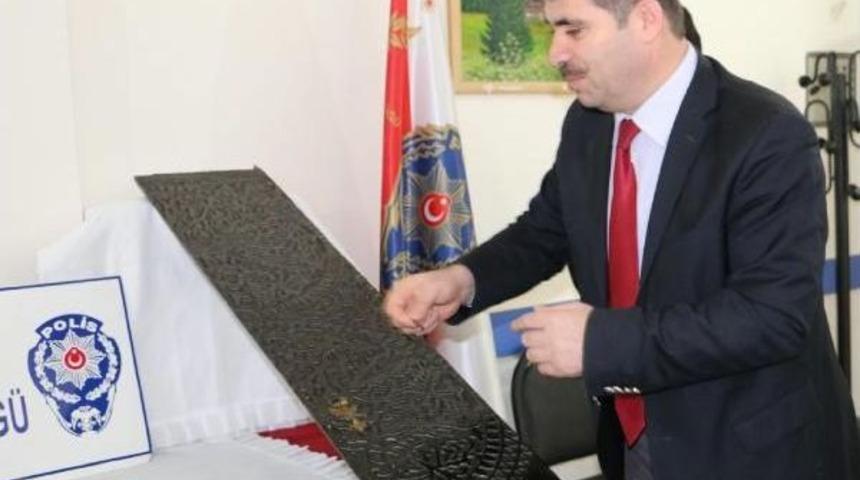 Caminin Minber Kapısını &Ccedil;aldığı Iddiasıyla Tutuklandı