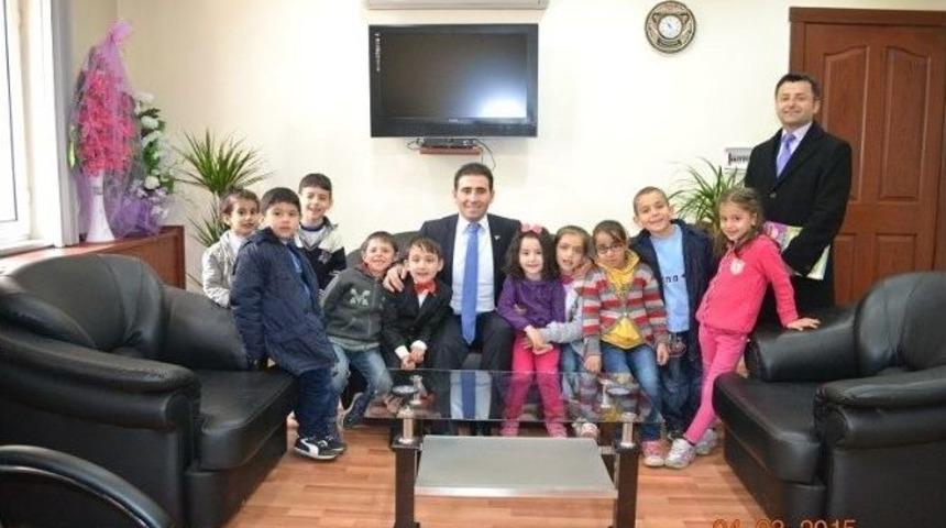 Minik &Ouml;ğrenciler Kaymakam Murat Irgatoğlu&rsquo;nu Ziyaret Etti