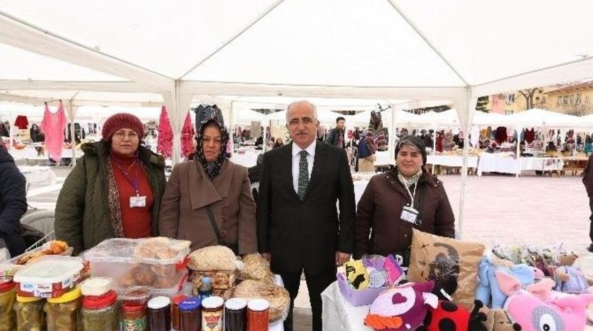 Eskişehirli Kadınlardan Vilayet Meydanında &ldquo;el Emeği G&ouml;z Nuru&rdquo; Sergisi
