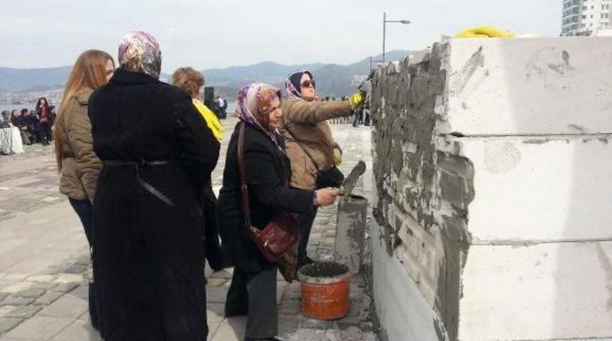 Şiddete Karşı Duvar Ördüler