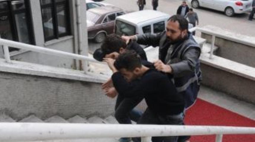 Uygulamada Yakayı Ele Verdiler