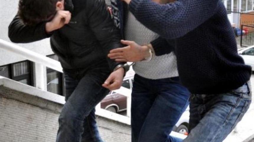 Polisten Ka&ccedil;an 4 Kişide 30 Gram Bonzai Ele Ge&ccedil;irildi