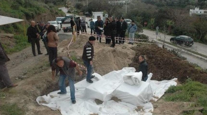 Bodrum&rsquo;da 2 Bin 500 Yıllık Mezar Kapatılarak Koruma Altına Alındı