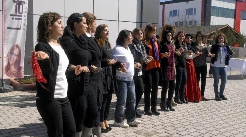 Fabrikada Kadın Ve Erkeklerden &rsquo;8 Mart&rsquo; Halayı
