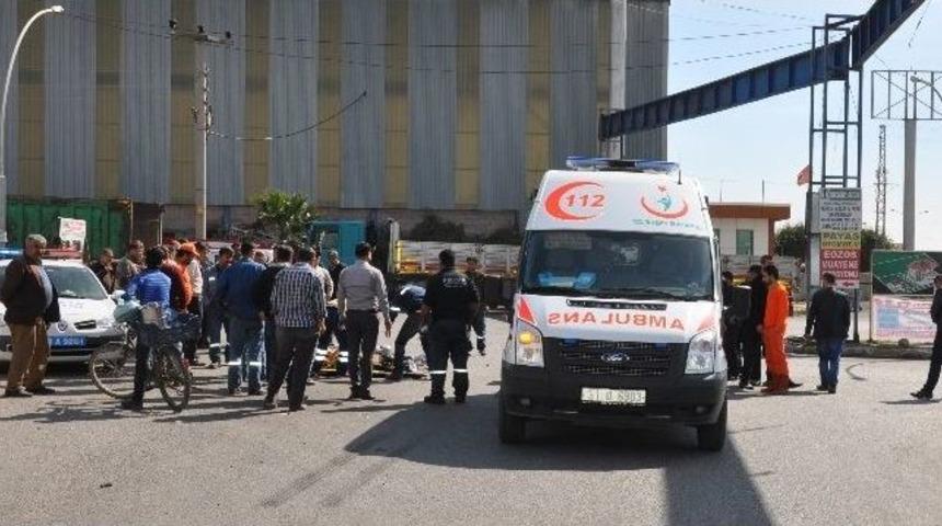Polisten Ka&ccedil;an Motosiklet Kamyonete &Ccedil;arptı
