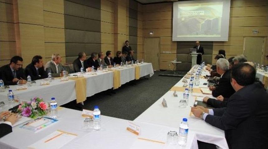 İn&ouml;n&uuml; &Uuml;niversitesi&rsquo;nde &ldquo;kamu-&uuml;niversite-sanayi İşbirliği&rdquo; Toplantısı