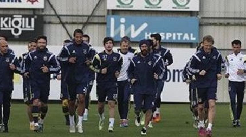 Fenerbah&ccedil;e Y&ouml;netiminden Futbolculara Derbi &Ouml;ncesi Destek