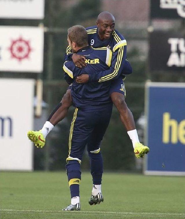 Fenerbahçe Yönetiminden Futbolculara Derbi Öncesi Destek 1