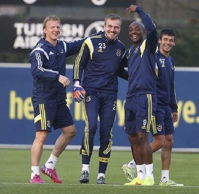 Fenerbahçe Yönetiminden Futbolculara Derbi Öncesi Destek 3