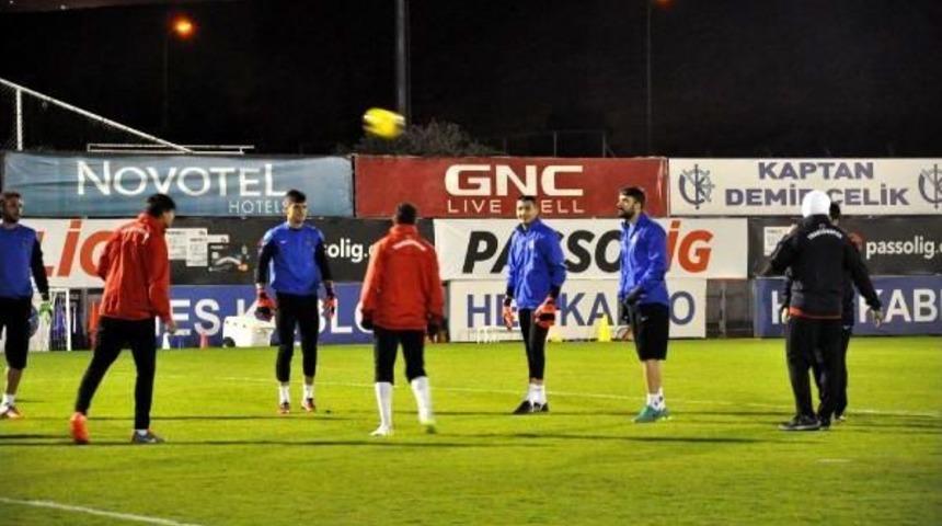 Trabzonspor Mersin İdman Yurdu Ma&ccedil;ı Hazırlıklarını S&uuml;rd&uuml;rd&uuml;