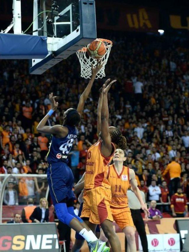 Galatasaray Odeabank: 59 - Fenerbahçe: 57