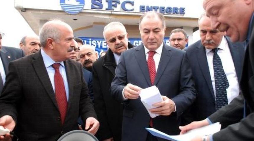 T&uuml;rk-İş'ten Grevdeki Iş&ccedil;ilere Para Yardımı