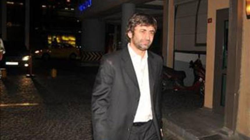 Kayacı eski sevgilisinin evini bastı