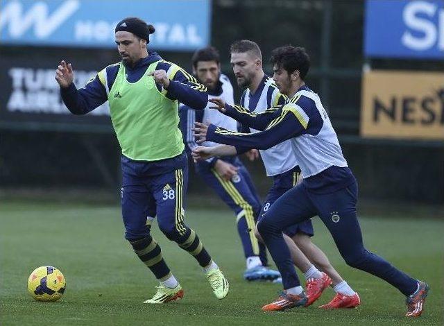 Fenerbahçe’de Derbi Hazırlıkları Sürüyor