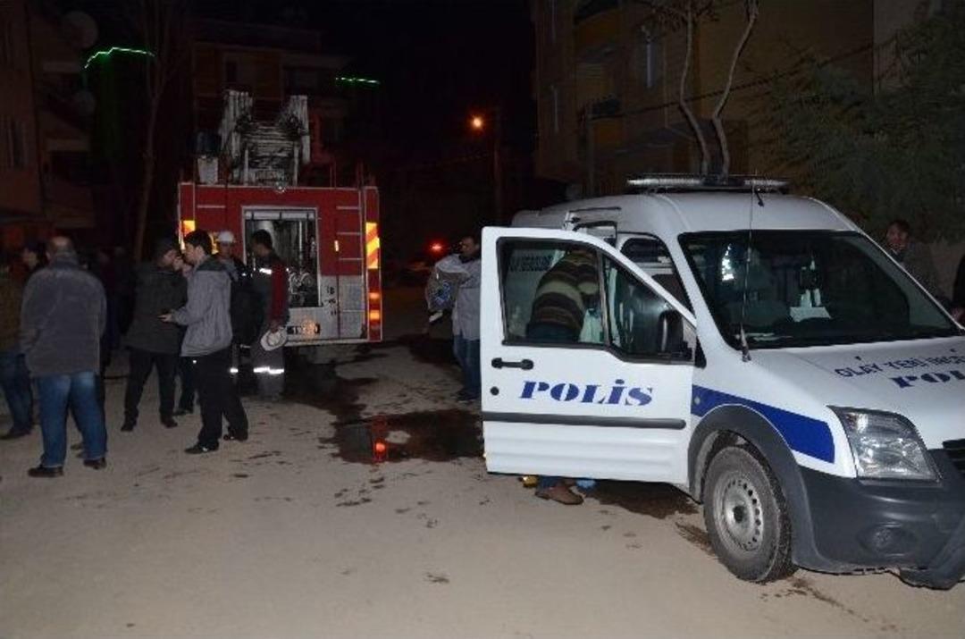 Yaşlı &Ccedil;ift, Alevlerden Ka&ccedil;arak Son Anda Kurtuldu