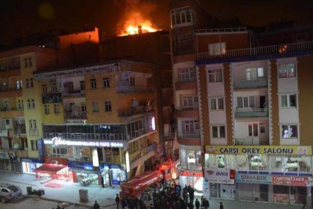 Hakkari'de Korkutan Yangın