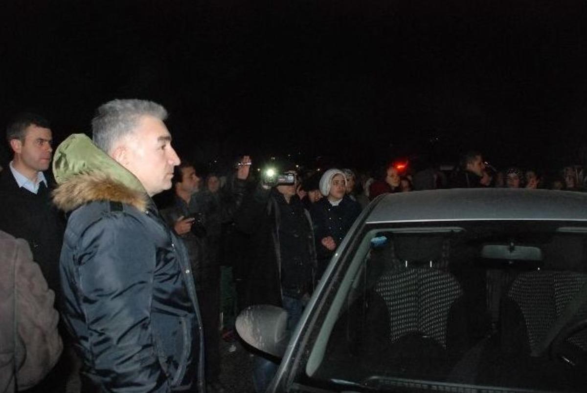 Kars&rsquo;ta Kızlar Ayaklandı