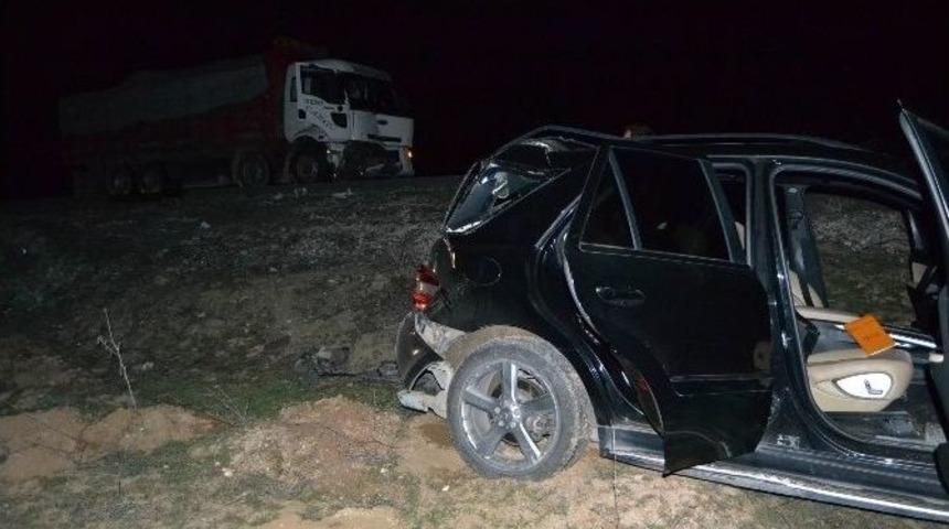 Kulu&rsquo;da Kamyon Cipe &Ccedil;arptı: 3 Yaralı