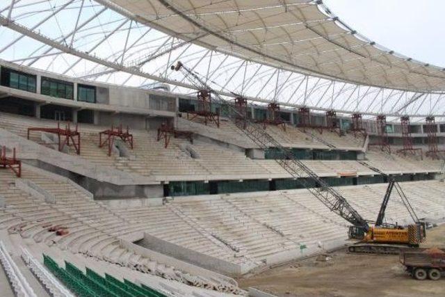 Timsah Arena Yeni Sezona Yetiştirilmeye Çalışılıyor