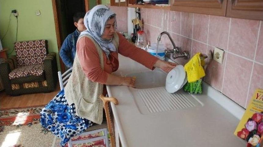 Engelli Kadın: &ldquo;bir Bulaşık Makinem Olursa D&uuml;nyanın En Mutlu Kadını Olurum"