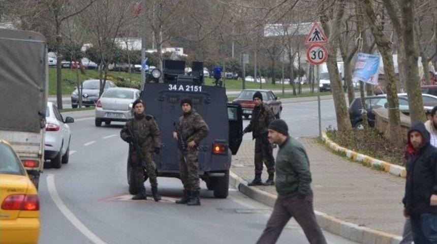 Ak Parti İl Başkanlığı Karşısında Ş&uuml;pheli &Ccedil;anta Paniği