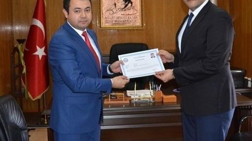 Kaymakam Avcı&rsquo;dan Başarılı Personeline Başarı Belgesi