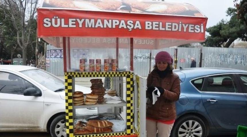 (&ouml;zel Haber) Kocasını Kaybettikten Sonra Ge&ccedil;imini Simit Satarak Sağlıyor