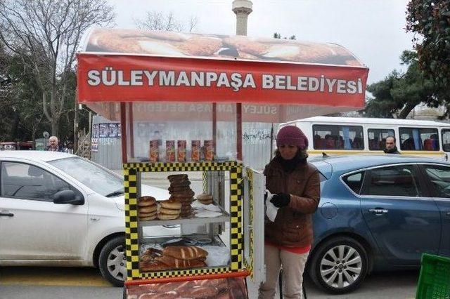 (özel Haber) Kocasını Kaybettikten Sonra Geçimini Simit Satarak Sağlıyor