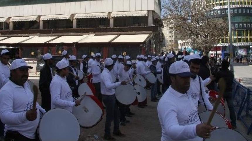 Davulcular Cumhurbaşkanı Erdoğan&rsquo;ı Karşılamaya Hazırlanıyor