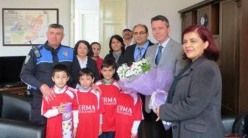 Satran&ccedil; Takımının Minik &Ouml;ğrencilerinden &Ouml;demiş Emniyetine Ziyaret