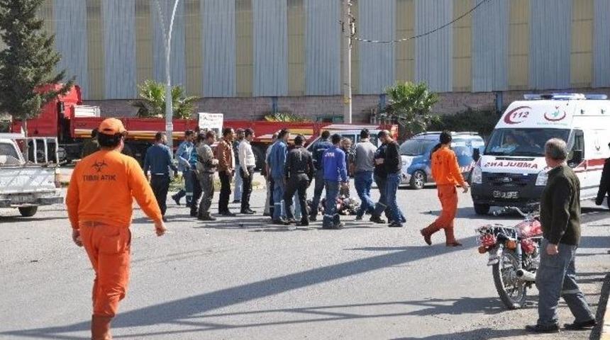 Tescilsiz Motosikletiyle Polisten Ka&ccedil;arken Kamyonete &Ccedil;arpan Gen&ccedil; Hayatını Kaybetti