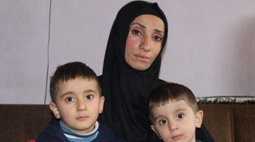 Kanser Hastası Kadın 2 &Ccedil;ocuğuyla Yaşam M&uuml;cadelesi Veriyor