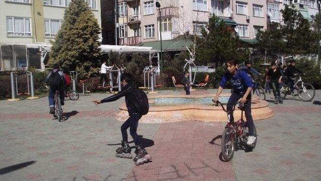 Sıcak Havayı Gören Parklara Koştu