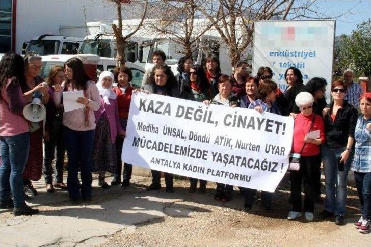 Patlamada Ölen Kadın İşçiler Karanfillerle Anıldı G2