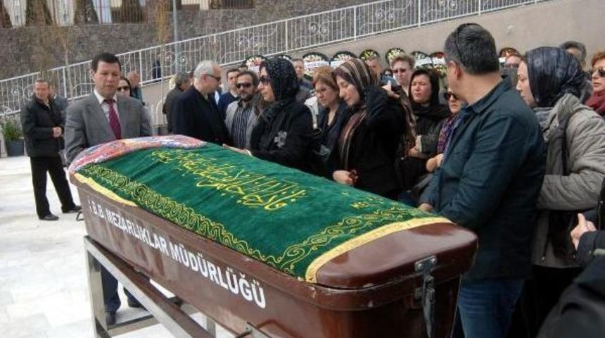 Annenin Kızı I&ccedil;in Y&uuml;rek Yakan Mesajı; Cemremi, Cemrelerin Toprağa D&uuml;şt&uuml;ğ&uuml; G&uuml;n Kaybettim