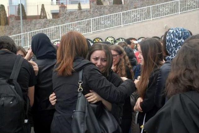 Annenin Kızı Için Yürek Yakan Mesajı; Cemremi, Cemrelerin Toprağa Düştüğü Gün Kaybettim