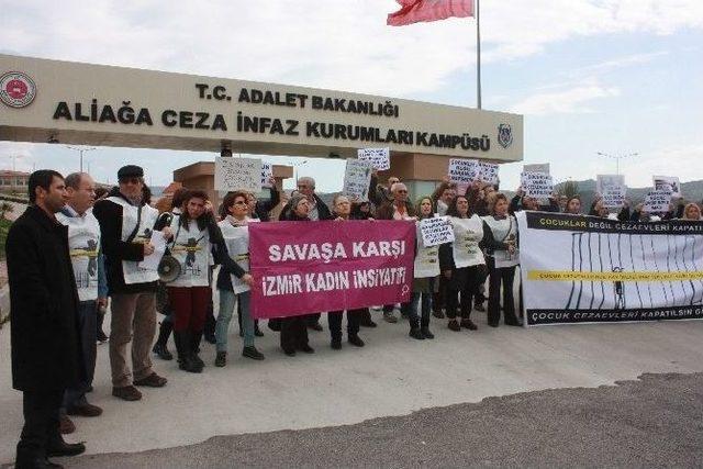 İzmir’de ’çocuk Cezaevleri Kapatılsın’ Eylemi