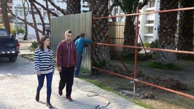 Ege Üniversitesi'nde Eylem Alanına Sac Bariyer