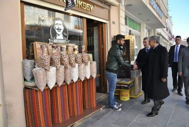 Vali Ko&ccedil;ak Esnaf Ziyaretinde Bulundu 1